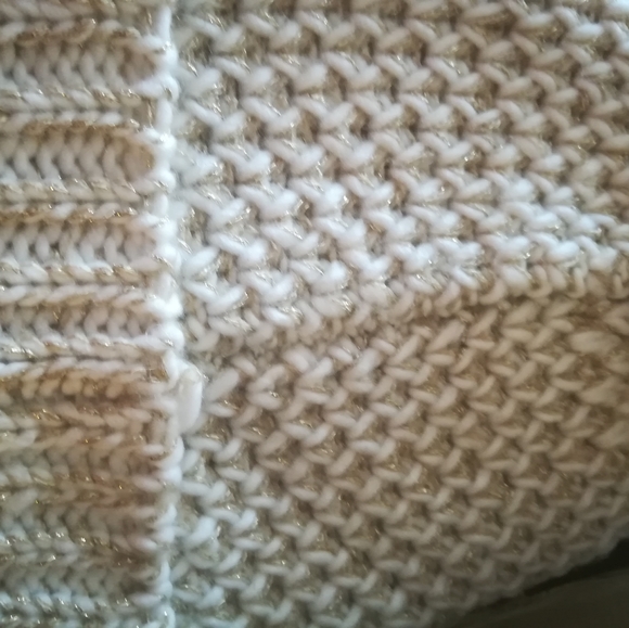 Black Rivet pompom Hat - Picture 6 of 7